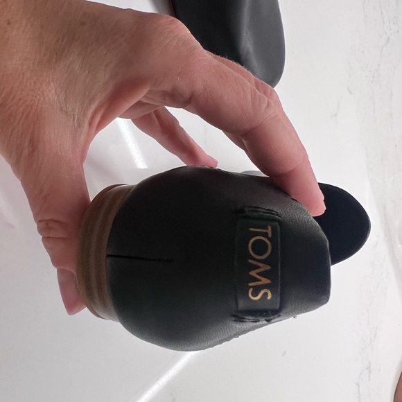 TOMS Women's Black Slip-On Flats - Picture 3 of 6